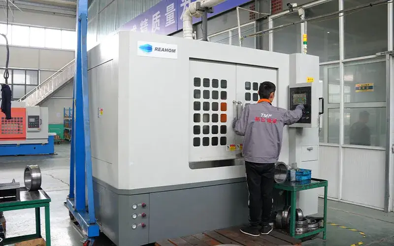 4数控设备操作现场